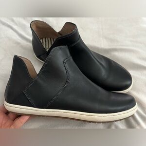 Taos Footwear Black Slip-On Leather Sneakers with White Sole